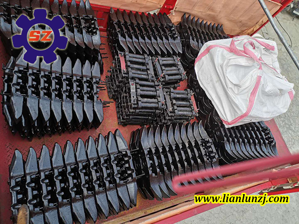 榆林客戶訂購<i style='color:red'>65s-06刮板</i>配套螺栓及啞鈴銷專車發貨